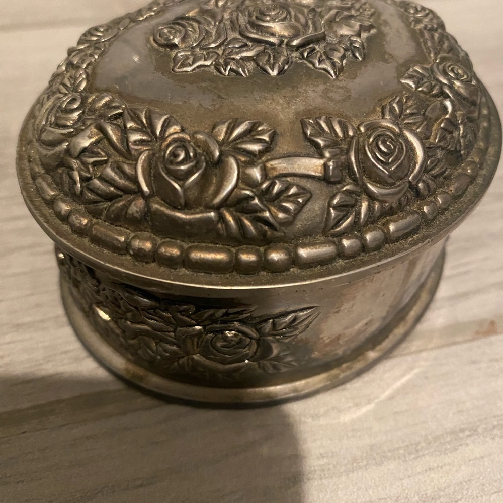 Elegant Silver Floral Jewelry Box